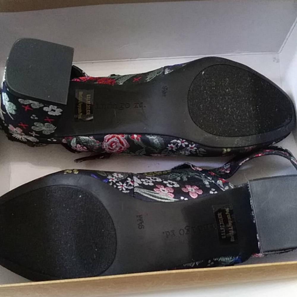 Indigo Rd. China shoes - Picture 7 of 8